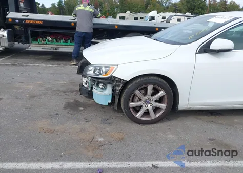 2016 Volvo S60 T5 Premier из США, поврежденный, VIN YV1612TK8G2406150